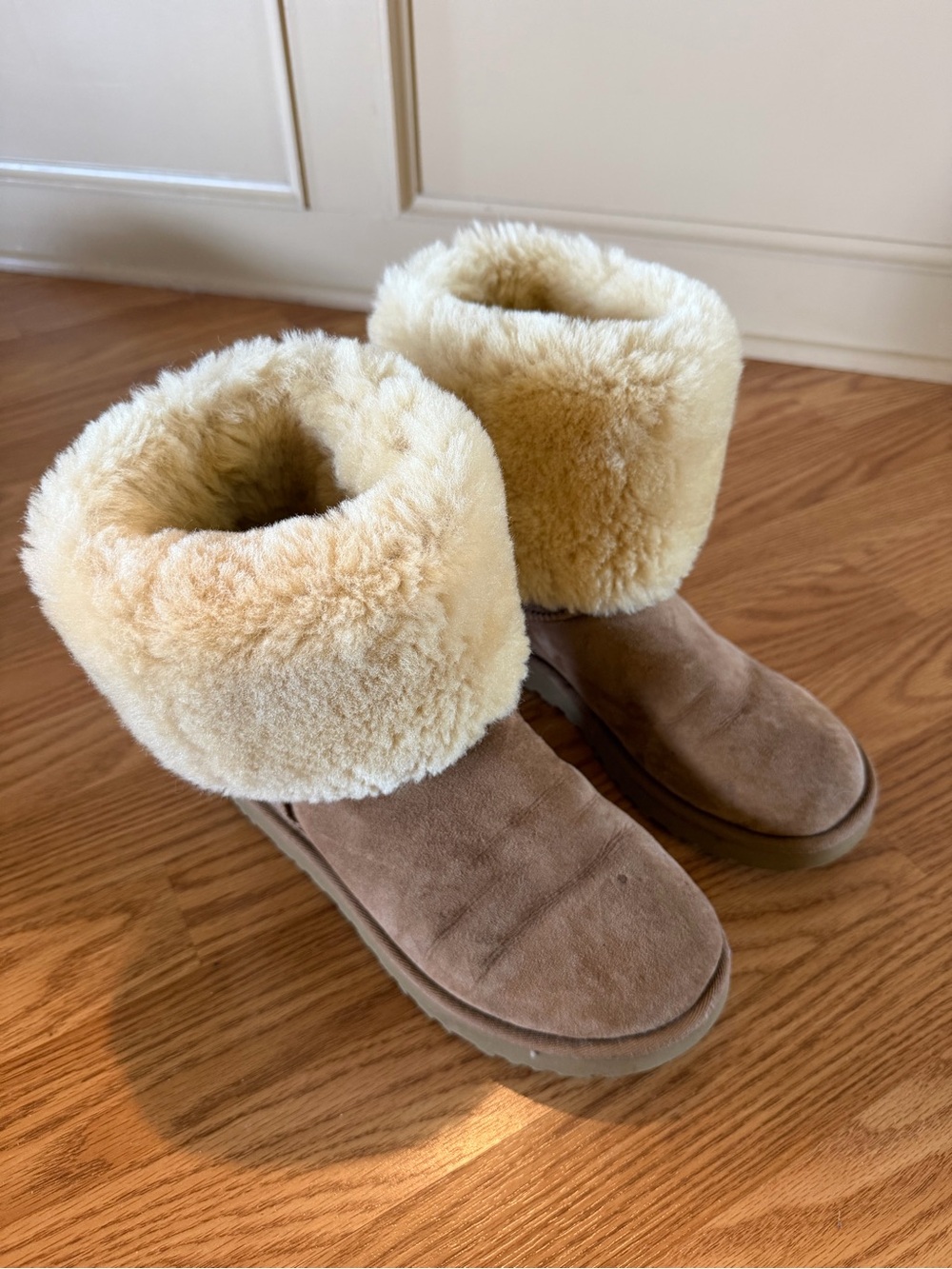 Ugg Classic Tall Shearling-Lined Women’s Boots - Chestnut Size 8 - Picture 9 of 10